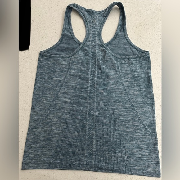 Lululemon: Women’s Tank Top- Size 8 - Picture 2 of 7